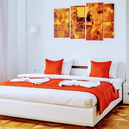 Family In Center With Balcony Apartmán *