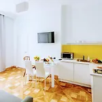 アパート Family In Center With Balcony *