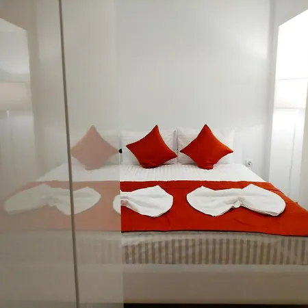 Family In Center With Balcony Daire *