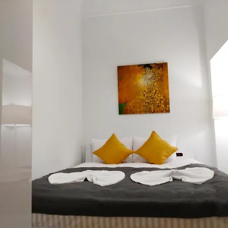 Family In Center With Balcony * إلفيف