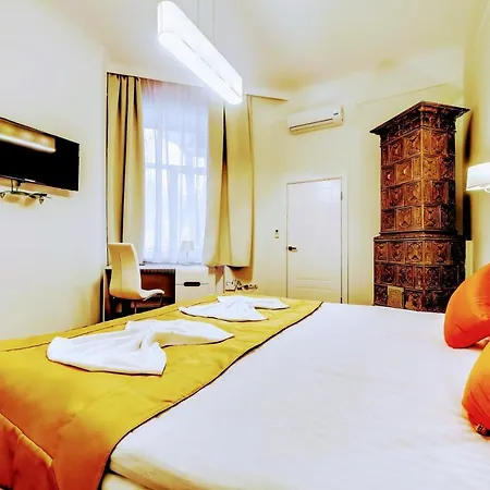 Family In Center With Balcony Apartment