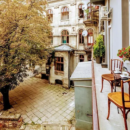 Family In Center With Balcony Apartman *