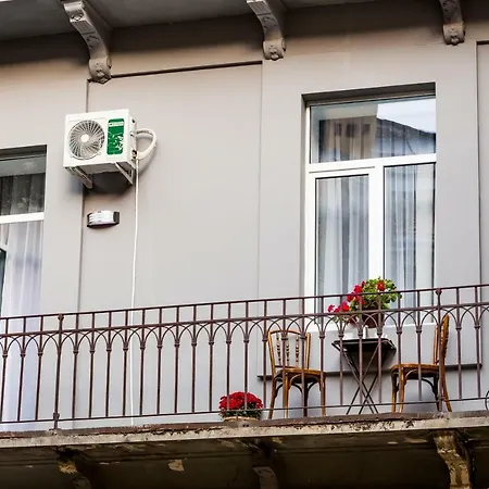 アパート Family In Center With Balcony *