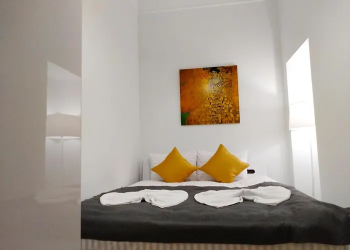 Family In Center With Balcony * إلفيف