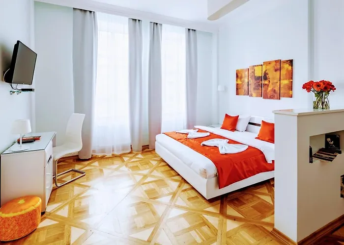 Family In Center With Balcony شقة