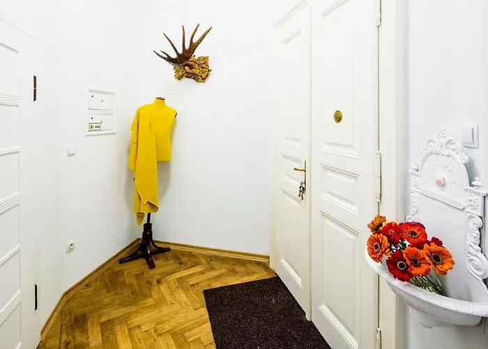 Family In Center With Balcony شقة إلفيف