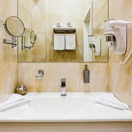 Διαμέρισμα Family In Center With Balcony Λβιβ